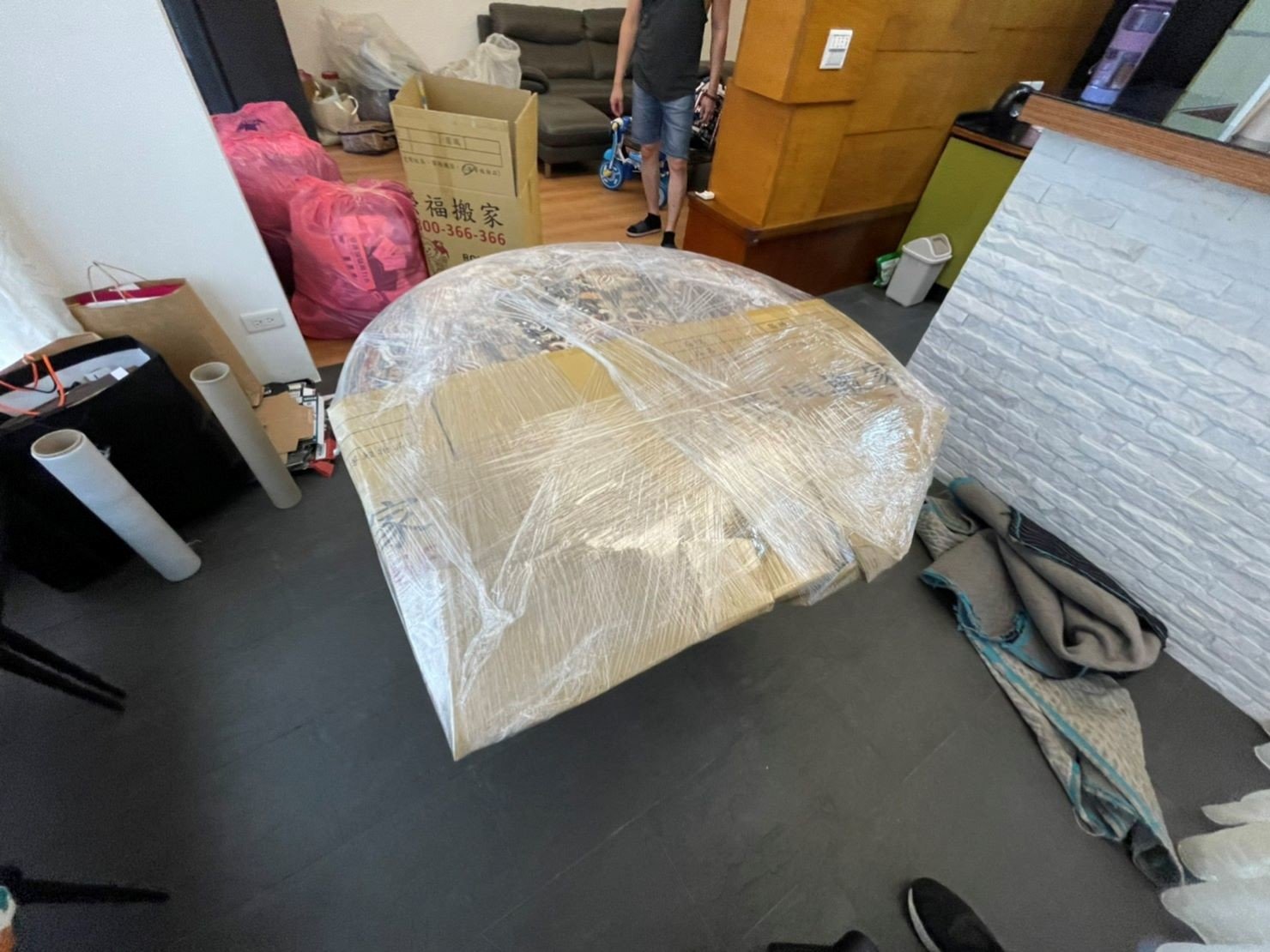 搬家具、冰箱搬運、基隆搬家、搬家電、床墊搬運、搬衣櫃、搬大型家具、搬公司行號、家庭搬家、搬鋼琴、搬工計時、人工搬運、搬運、搬家紙箱,針對顧客都秉持以用心實在專業搬家技巧,搬家實在用心值得您的信賴與選擇。【榮福搬家公司】搬家首選、搬家公司推薦:優質搬家,包裝搬運「細膩包裝、專業搬運、用心服務、以客為尊」是榮福搬家公司的宗旨與精神。歡迎立即來電02-2651-2727專人服務。系統式家具拆裝找專業的榮福搬家就對了。 搬家具、冰箱搬運、基隆搬家、搬家電、床墊搬運、搬衣櫃、搬大型家具、搬公司行號、家庭搬家、搬鋼琴、搬工計時、人工搬運、搬運、搬家紙箱,針對顧客都秉持以用心實在專業搬家技巧,搬家實在用心值得您的信賴與選擇。【榮福搬家公司】搬家首選、搬家公司推薦:優質搬家,包裝搬運「細膩包裝、專業搬運、用心服務、以客為尊」是榮福搬家公司的宗旨與精神。歡迎立即來電02-2651-2727專人服務。系統式家具拆裝找專業的榮福搬家就對了。