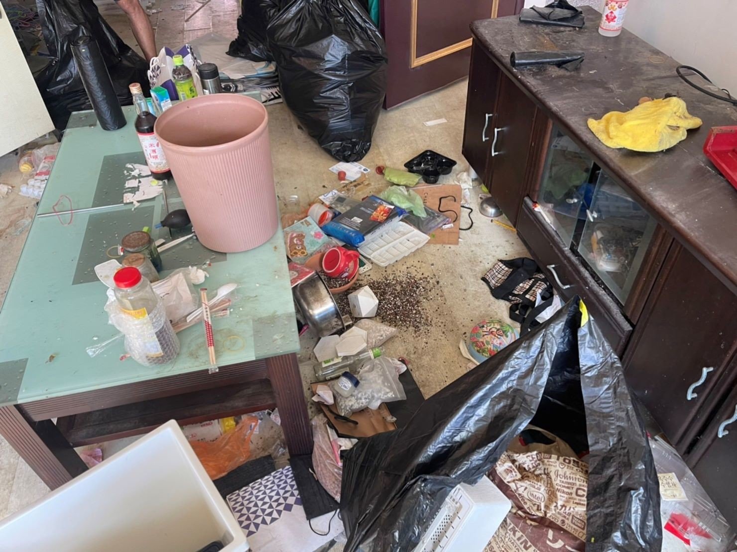 新北市垃圾清運、台北垃圾清運、不要的家具怎麼辦、搬家公司推薦、新北搬家推薦【榮福搬家公司】南港搬家、桃園搬家公司推薦、桃園大型垃圾、台北搬家公司推薦、租屋族、套房、雅房、房東、房東最愛、搬垃圾處理、家庭廢棄物清運、廢棄物處理、搬運廢棄物、家具垃圾處理、清運、搬家具、冰箱搬運、基隆搬家、大型家電回收清運、床墊搬運、搬衣櫃、大型家具丟棄、搬公司行號、家庭垃圾清運公司、清垃圾、廢棄家具處理、廢棄家具清運、搬家車,針對顧客都秉持以用心實在專業搬家技巧,搬家實在用心值得您的信賴與選擇。歡迎來電咨詢02-2651-2727,榮福搬家有專員立即為您服務。 新北市垃圾清運、台北垃圾清運、不要的家具怎麼辦、搬家公司推薦、新北搬家推薦【榮福搬家公司】南港搬家、桃園搬家公司推薦、桃園大型垃圾、台北搬家公司推薦、租屋族、套房、雅房、房東、房東最愛、搬垃圾處理、家庭廢棄物清運、廢棄物處理、搬運廢棄物、家具垃圾處理、清運、搬家具、冰箱搬運、基隆搬家、大型家電回收清運、床墊搬運、搬衣櫃、大型家具丟棄、搬公司行號、家庭垃圾清運公司、清垃圾、廢棄家具處理、廢棄家具清運、搬家車,針對顧客都秉持以用心實在專業搬家技巧,搬家實在用心值得您的信賴與選擇。歡迎來電咨詢02-2651-2727,榮福搬家有專員立即為您服務。