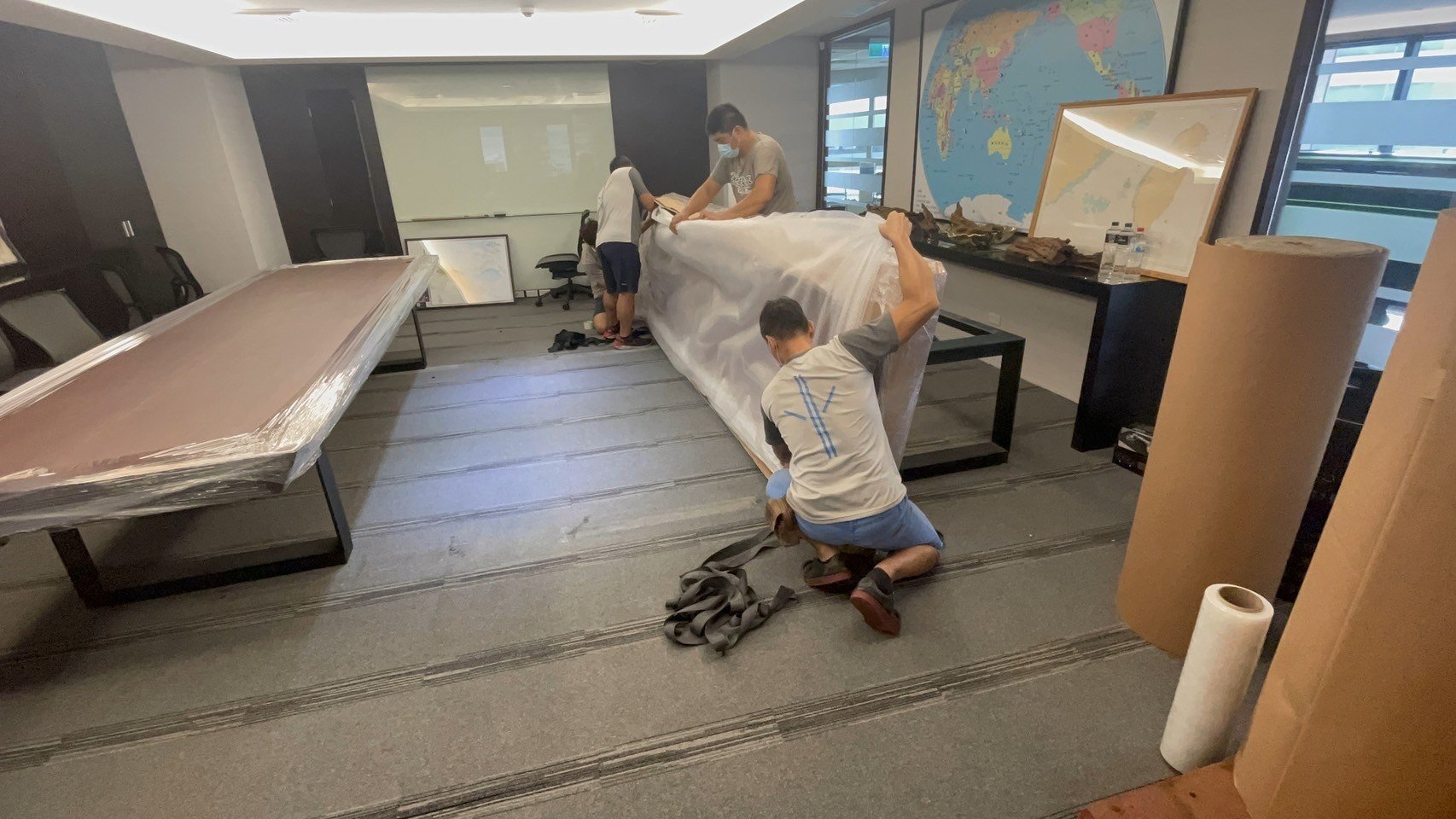 只需搬一件家具?搬運單一家具【榮福搬家公司】大型實木會議桌、雕刻品、木雕神像、木雕刻藝術品、按摩椅搬運、搬神明桌、家庭搬家、跨縣市搬家、搬工計時、專業吊掛搬運、搬搬家首選、特殊重物搬運、專搬重物、搬重物技巧、新北搬家公司推薦、搬家車、搬家公司、基隆搬家、南港搬家、桃園搬家公司推薦、台北搬家公司推薦:大台北搬家,精緻包裝搬運「細膩包裝、專業搬運、用心服務、以客為尊」是榮福搬家公司的宗旨與精神。歡迎立即來電02-2651-2727專人服務。 只需搬一件家具?搬運單一家具【榮福搬家公司】大型實木會議桌、雕刻品、木雕神像、木雕刻藝術品、按摩椅搬運、搬神明桌、家庭搬家、跨縣市搬家、搬工計時、專業吊掛搬運、搬搬家首選、特殊重物搬運、專搬重物、搬重物技巧、新北搬家公司推薦、搬家車、搬家公司、基隆搬家、南港搬家、桃園搬家公司推薦、台北搬家公司推薦:大台北搬家,精緻包裝搬運「細膩包裝、專業搬運、用心服務、以客為尊」是榮福搬家公司的宗旨與精神。歡迎立即來電02-2651-2727專人服務。