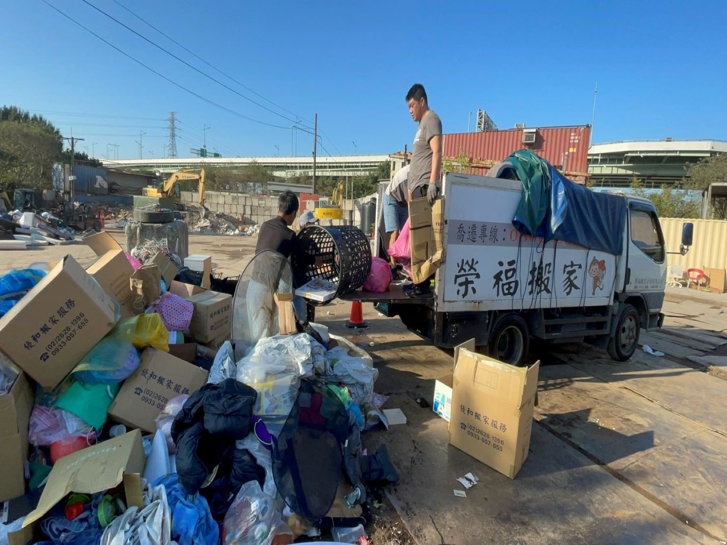 搬家公司推薦、新北搬家推薦【榮福搬家公司】南港搬家、桃園搬家公司推薦、台北搬家公司推薦、廢棄家具處理、廢棄家具清運、家庭廢棄物清運、清運、搬家、家具垃圾清運、垃圾廢棄處理、垃圾廢棄清運、搬家具、大型家具搬運、冰箱搬運、基隆搬家、搬家電、床墊搬運、搬公司行號、跨縣市搬家、家庭搬家、搬鋼琴、搬工、搬運、搬家紙箱,針對顧客都秉持以用心實在專業搬家技巧,搬家實在用心值得您的信賴與選擇。歡迎來電咨詢02-2651-2727,榮福搬家有專員立即為您服務。 搬家公司推薦、新北搬家推薦【榮福搬家公司】南港搬家、桃園搬家公司推薦、台北搬家公司推薦、廢棄家具處理、廢棄家具清運、家庭廢棄物清運、清運、搬家、家具垃圾清運、垃圾廢棄處理、垃圾廢棄清運、搬家具、大型家具搬運、冰箱搬運、基隆搬家、搬家電、床墊搬運、搬公司行號、跨縣市搬家、家庭搬家、搬鋼琴、搬工、搬運、搬家紙箱,針對顧客都秉持以用心實在專業搬家技巧,搬家實在用心值得您的信賴與選擇。歡迎來電咨詢02-2651-2727,榮福搬家有專員立即為您服務。