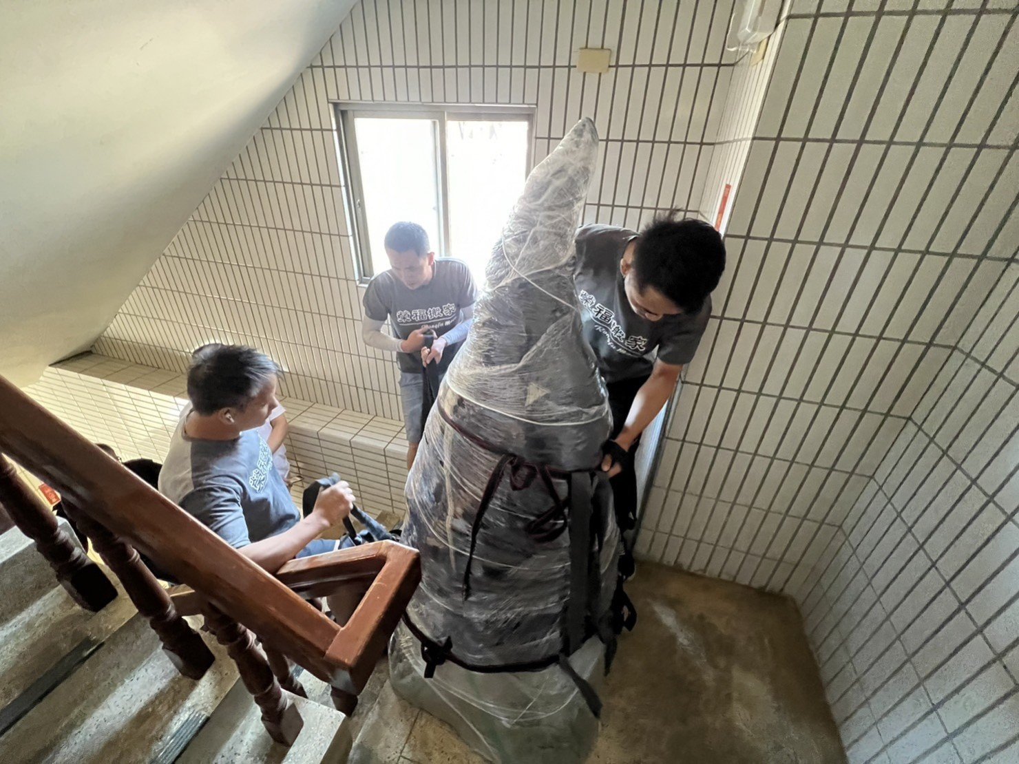 台北搬大型公仔、新北搬大型公仔、南港搬大型公仔、桃園搬大型公仔、宜蘭搬大型公仔,只搬單一特殊重物、搬藝術雕塑、搬木雕藝術品、搬泥雕藝術品、搬銅雕藝術品、搬當代藝術品、大型藝術品搬運、大型藝術品防護包裝、大型藝術品精緻防護包裝、日本當代藝術家藝術品專業搬運、搬公仔藝術品展示玻璃櫃、搬運收藏公仔、一比一大型公仔、搬曼威收藏公仔、大型公仔模型搬運【榮福搬家公司】搬家首選、搬家公司推薦:優質搬家,包裝搬運「細膩包裝、專業搬運、用心服務、以客為尊」是榮福搬家公司的宗旨與精神。歡迎立即來電02-2651-2727專人服務。 台北搬大型公仔、新北搬大型公仔、南港搬大型公仔、桃園搬大型公仔、宜蘭搬大型公仔,只搬單一特殊重物、搬藝術雕塑、搬木雕藝術品、搬泥雕藝術品、搬銅雕藝術品、搬當代藝術品、大型藝術品搬運、大型藝術品防護包裝、大型藝術品精緻防護包裝、日本當代藝術家藝術品專業搬運、搬公仔藝術品展示玻璃櫃、搬運收藏公仔、一比一大型公仔、搬曼威收藏公仔、大型公仔模型搬運【榮福搬家公司】搬家首選、搬家公司推薦:優質搬家,包裝搬運「細膩包裝、專業搬運、用心服務、以客為尊」是榮福搬家公司的宗旨與精神。歡迎立即來電02-2651-2727專人服務。