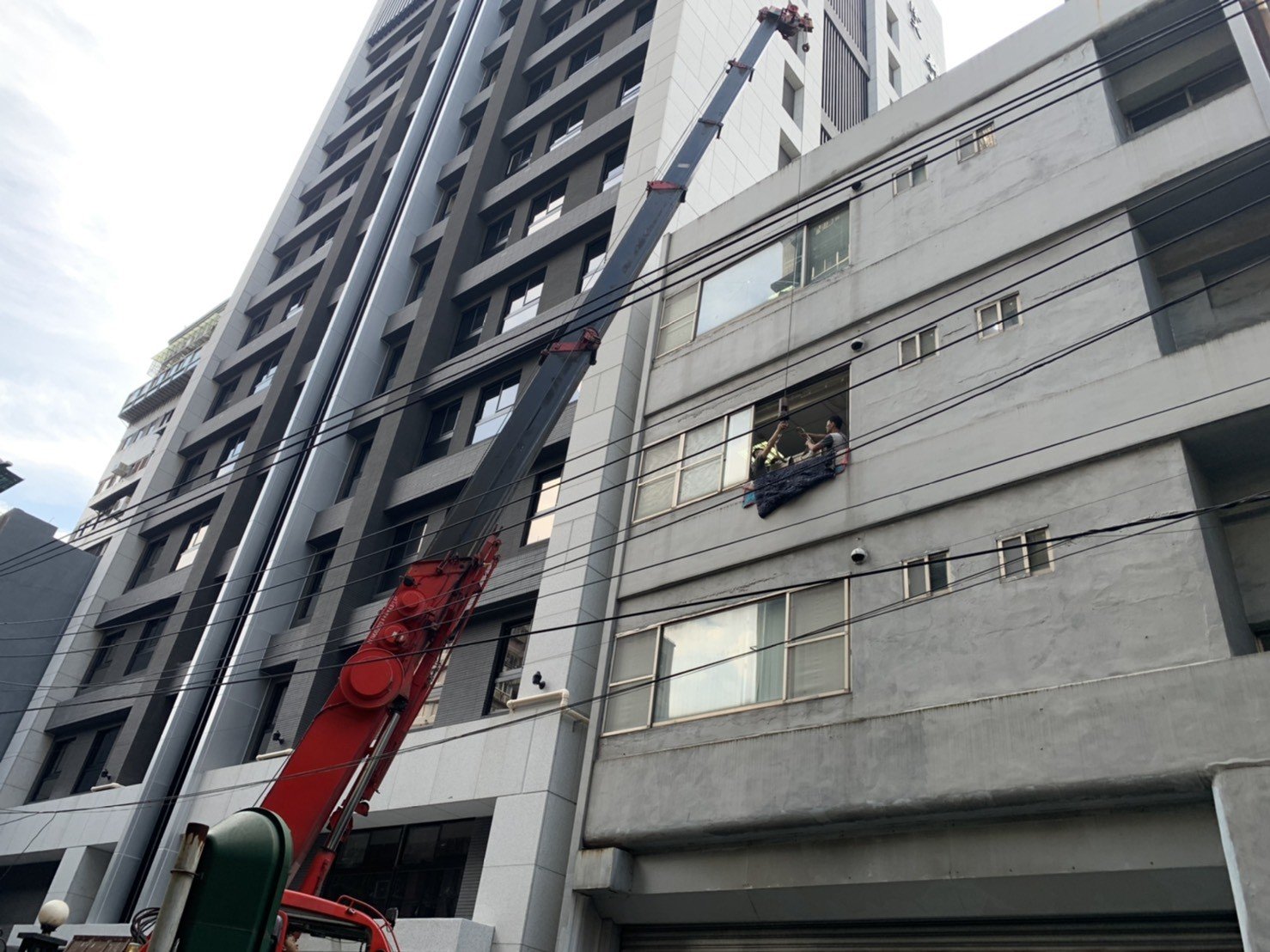 搬金庫【榮福搬家公司】搬家首選、台北搬家公司推薦:重物搬運服務重達600公斤以上的金庫搬運、保險櫃吊掛搬運,包裝搬運「細膩包裝、專業搬運、用心服務、以客為尊」是榮福搬家公司的宗旨與精神。歡迎立即來電02-2651-2727專人服務。 搬金庫【榮福搬家公司】搬家首選、台北搬家公司推薦:重物搬運服務重達600公斤以上的金庫搬運、保險櫃吊掛搬運,包裝搬運「細膩包裝、專業搬運、用心服務、以客為尊」是榮福搬家公司的宗旨與精神。歡迎立即來電02-2651-2727專人服務。