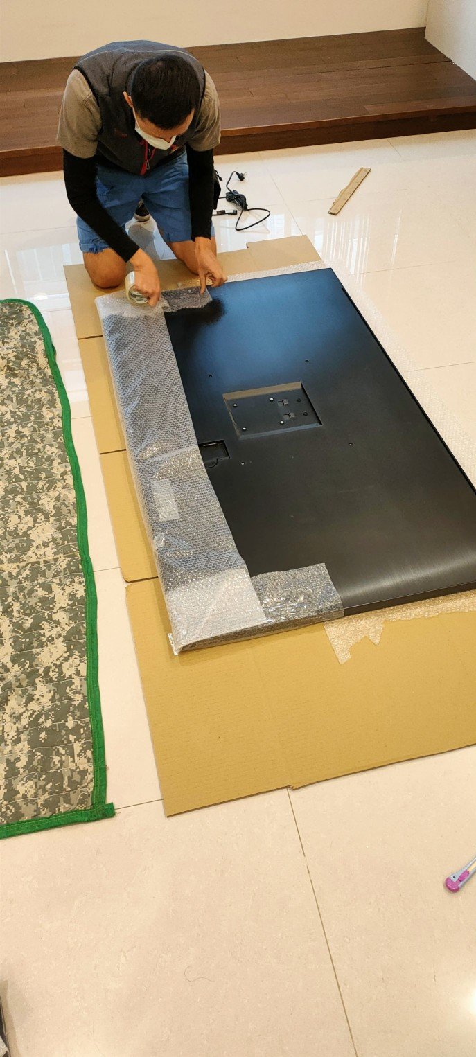 只需搬一件物品?搬運單一展演電視架【榮福搬家公司】搬運65吋電視,搬運70吋電視,搬運80吋電視、記者會電視架、婚宴電視架、會議簡報電視架、展覽電視架、電視廣告看板、搬工計時、搬家具、搬家首選、新北搬家公司推薦、搬家車、搬家公司、基隆搬家、南港搬家、桃園搬家公司推薦、台北搬家公司推薦:大台北搬家,精緻包裝搬運「細膩包裝、專業搬運、用心服務、以客為尊」是榮福搬家公司的宗旨與精神。歡迎立即來電02-2651-2727專人服務。 只需搬一件物品?搬運單一展演電視架【榮福搬家公司】搬運65吋電視,搬運70吋電視,搬運80吋電視、記者會電視架、婚宴電視架、會議簡報電視架、展覽電視架、電視廣告看板、搬工計時、搬家具、搬家首選、新北搬家公司推薦、搬家車、搬家公司、基隆搬家、南港搬家、桃園搬家公司推薦、台北搬家公司推薦:大台北搬家,精緻包裝搬運「細膩包裝、專業搬運、用心服務、以客為尊」是榮福搬家公司的宗旨與精神。歡迎立即來電02-2651-2727專人服務。