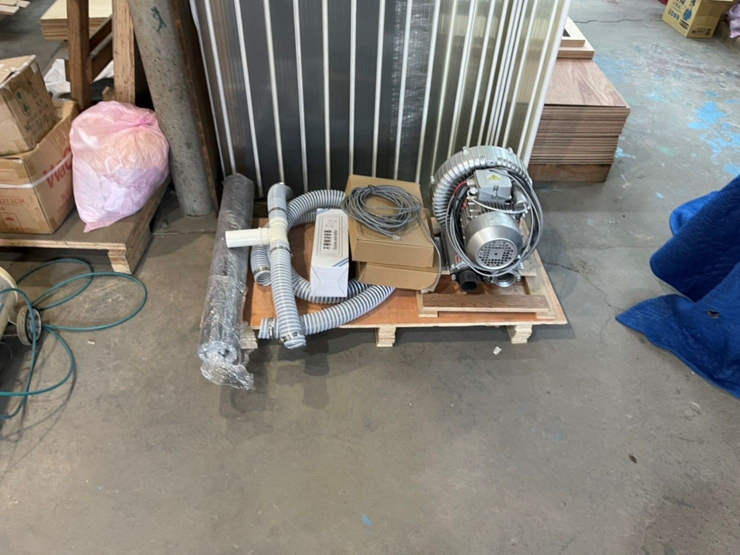 各式機台搬運、搬重物【榮福搬家公司】搬雷射雕刻切割機、石墩搬運、搬石頭椅、搬石頭桌、搬洗衣機、搬大型販賣機、大型健身器材搬運、大型廚房設備搬運、搬三角琴、搬超低溫冷凍櫃、搬披薩窯、精搬金庫、搬保險櫃、搬按摩椅、搬電動床、搬醫療床、搬電動醫療床、精搬魚缸、精搬鋼琴、跨縣市搬家、搬工計時、人力搬運、搬運、搬床墊、營業用冰箱搬運、搬家具、搬家首選、吊掛搬運、吊家具搬運、特殊重物搬運、專搬重物、新北搬家推薦、搬家公司、基隆搬家、南港搬家、桃園搬家公司、台北搬家公司推薦:大台北搬家,精緻包裝搬運「細膩包裝、專業搬運、用心服務、以客為尊」是榮福搬家公司的宗旨與精神。歡迎立即來電02-2651-2727專人服務。 各式機台搬運、搬重物【榮福搬家公司】搬雷射雕刻切割機、石墩搬運、搬石頭椅、搬石頭桌、搬洗衣機、搬大型販賣機、大型健身器材搬運、大型廚房設備搬運、搬三角琴、搬超低溫冷凍櫃、搬披薩窯、精搬金庫、搬保險櫃、搬按摩椅、搬電動床、搬醫療床、搬電動醫療床、精搬魚缸、精搬鋼琴、跨縣市搬家、搬工計時、人力搬運、搬運、搬床墊、營業用冰箱搬運、搬家具、搬家首選、吊掛搬運、吊家具搬運、特殊重物搬運、專搬重物、新北搬家推薦、搬家公司、基隆搬家、南港搬家、桃園搬家公司、台北搬家公司推薦:大台北搬家,精緻包裝搬運「細膩包裝、專業搬運、用心服務、以客為尊」是榮福搬家公司的宗旨與精神。歡迎立即來電02-2651-2727專人服務。