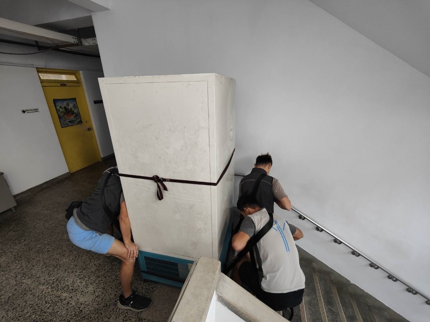 專搬生醫設備、搬精密儀器、實驗室冷凍櫃搬運、生技實驗設備、台北搬實驗設備、南港搬實驗設備、新北搬實驗設備、雙北搬實驗設備、汐止搬實驗設備、中永和搬實驗設備、板橋搬實驗設備、五股搬實驗設備、基隆搬實驗設備、桃園搬實驗設備、搬生醫設備推薦【榮福搬家】擁有各式各樣特殊重物搬運的經驗,不斷更新搬運資訊、提升搬運技巧,特殊重物搬運唯一首選榮福搬家公司。 專搬生醫設備、搬精密儀器、實驗室冷凍櫃搬運、生技實驗設備、台北搬實驗設備、南港搬實驗設備、新北搬實驗設備、雙北搬實驗設備、汐止搬實驗設備、中永和搬實驗設備、板橋搬實驗設備、五股搬實驗設備、基隆搬實驗設備、桃園搬實驗設備、搬生醫設備推薦【榮福搬家】擁有各式各樣特殊重物搬運的經驗,不斷更新搬運資訊、提升搬運技巧,特殊重物搬運唯一首選榮福搬家公司。