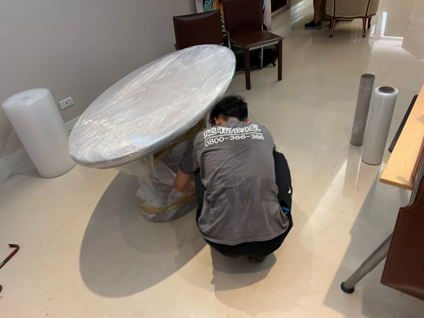 專搬重物、搬家公司推薦、新北搬家公司推薦【榮福搬家公司】基隆搬家、南港搬家、桃園搬家公司推薦、家庭搬家、精緻搬家、精緻包裝、打包裝箱、跨縣市搬家、搬工計時、人工搬運、床墊搬運、冰箱搬運、搬家具、搬家首選、吊掛搬運、吊家具搬運、搬家紙箱、氣泡捲、膠膜、黃色透明膠帶、大型家具搬運、搬木製家具、搬大理石桌、台北搬家公司推薦:大台北搬家,精緻包裝搬運「細膩包裝、專業搬運、用心服務、以客為尊」是榮福搬家公司的宗旨與精神。歡迎立即來電02-2651-2727專人服務。 專搬重物、搬家公司推薦、新北搬家公司推薦【榮福搬家公司】基隆搬家、南港搬家、桃園搬家公司推薦、家庭搬家、精緻搬家、精緻包裝、打包裝箱、跨縣市搬家、搬工計時、人工搬運、床墊搬運、冰箱搬運、搬家具、搬家首選、吊掛搬運、吊家具搬運、搬家紙箱、氣泡捲、膠膜、黃色透明膠帶、大型家具搬運、搬木製家具、搬大理石桌、台北搬家公司推薦:大台北搬家,精緻包裝搬運「細膩包裝、專業搬運、用心服務、以客為尊」是榮福搬家公司的宗旨與精神。歡迎立即來電02-2651-2727專人服務。