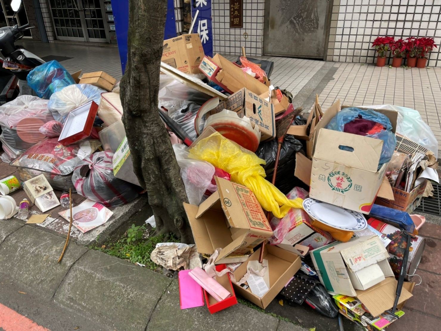 搬家公司推薦、新北搬家推薦【榮福搬家公司】南港搬家、桃園搬家公司推薦、台北搬家公司推薦、廢棄家具處理、廢棄家具清運、家庭廢棄物清運、清運、搬家、家具垃圾清運、垃圾廢棄處理、垃圾廢棄清運、搬家具、大型家具搬運、冰箱搬運、基隆搬家、搬家電、床墊搬運、搬公司行號、跨縣市搬家、家庭搬家、搬鋼琴、搬工、搬運、搬家紙箱、搬家估價、搬家車,針對顧客都秉持以用心實在專業搬家技巧,搬家實在用心值得您的信賴與選擇。歡迎來電咨詢02-2651-2727,榮福搬家有專員立即為您服務。 搬家公司推薦、新北搬家推薦【榮福搬家公司】南港搬家、桃園搬家公司推薦、台北搬家公司推薦、廢棄家具處理、廢棄家具清運、家庭廢棄物清運、清運、搬家、家具垃圾清運、垃圾廢棄處理、垃圾廢棄清運、搬家具、大型家具搬運、冰箱搬運、基隆搬家、搬家電、床墊搬運、搬公司行號、跨縣市搬家、家庭搬家、搬鋼琴、搬工、搬運、搬家紙箱、搬家估價、搬家車,針對顧客都秉持以用心實在專業搬家技巧,搬家實在用心值得您的信賴與選擇。歡迎來電咨詢02-2651-2727,榮福搬家有專員立即為您服務。