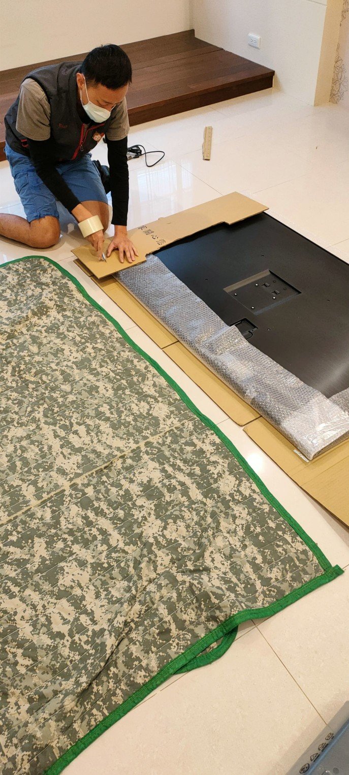 只需搬一件物品?搬運單一展演電視架【榮福搬家公司】搬運65吋電視,搬運70吋電視,搬運80吋電視、記者會電視架、婚宴電視架、會議簡報電視架、展覽電視架、電視廣告看板、搬工計時、搬家具、搬家首選、新北搬家公司推薦、搬家車、搬家公司、基隆搬家、南港搬家、桃園搬家公司推薦、台北搬家公司推薦:大台北搬家,精緻包裝搬運「細膩包裝、專業搬運、用心服務、以客為尊」是榮福搬家公司的宗旨與精神。歡迎立即來電02-2651-2727專人服務。 只需搬一件物品?搬運單一展演電視架【榮福搬家公司】搬運65吋電視,搬運70吋電視,搬運80吋電視、記者會電視架、婚宴電視架、會議簡報電視架、展覽電視架、電視廣告看板、搬工計時、搬家具、搬家首選、新北搬家公司推薦、搬家車、搬家公司、基隆搬家、南港搬家、桃園搬家公司推薦、台北搬家公司推薦:大台北搬家,精緻包裝搬運「細膩包裝、專業搬運、用心服務、以客為尊」是榮福搬家公司的宗旨與精神。歡迎立即來電02-2651-2727專人服務。