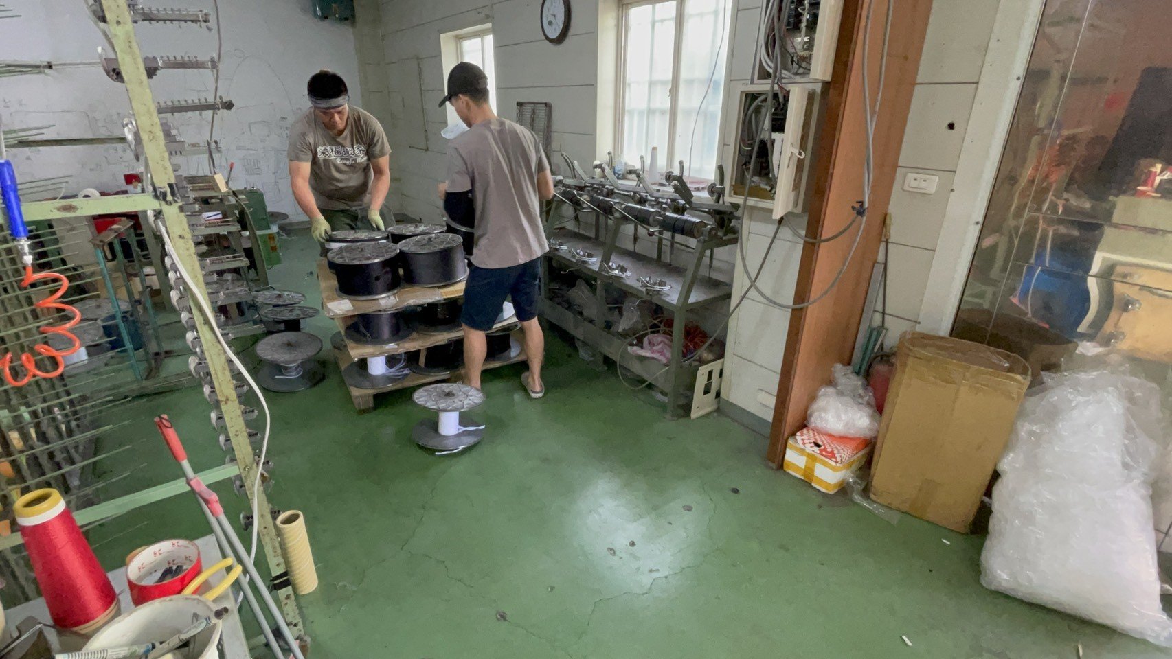 廠房遷移、搬製帶機器、搬重物【榮福搬家公司】大型織帶機搬運、公司行號搬遷、石墩搬運、搬石椅、搬石頭桌、搬洗衣機、搬披薩窯、精搬金庫、搬保險櫃、精搬魚缸、精搬鋼琴、搬醫療床、大型健身器材搬運、大型廚具設備搬運、各式各樣機台搬運、跨縣市搬家、搬工計時、人力搬運、搬運、搬床墊、營業用冰箱搬運、大型家具運送、重物搬運首選、吊掛搬運、吊家具搬運、特殊重物搬運、專搬重物、重物搬運器、手動油壓拖板車、新北搬家推薦、搬家公司、基隆搬家、南港搬家、桃園搬家公司、台北搬家公司推薦:大台北搬家,精緻包裝搬運「細膩包裝、專業搬運、用心服務、以客為尊」是榮福搬家公司的宗旨與精神。歡迎立即來電02-2651-2727專人服務。 廠房遷移、搬製帶機器、搬重物【榮福搬家公司】大型織帶機搬運、公司行號搬遷、石墩搬運、搬石椅、搬石頭桌、搬洗衣機、搬披薩窯、精搬金庫、搬保險櫃、精搬魚缸、精搬鋼琴、搬醫療床、大型健身器材搬運、大型廚具設備搬運、各式各樣機台搬運、跨縣市搬家、搬工計時、人力搬運、搬運、搬床墊、營業用冰箱搬運、大型家具運送、重物搬運首選、吊掛搬運、吊家具搬運、特殊重物搬運、專搬重物、重物搬運器、手動油壓拖板車、新北搬家推薦、搬家公司、基隆搬家、南港搬家、桃園搬家公司、台北搬家公司推薦:大台北搬家,精緻包裝搬運「細膩包裝、專業搬運、用心服務、以客為尊」是榮福搬家公司的宗旨與精神。歡迎立即來電02-2651-2727專人服務。