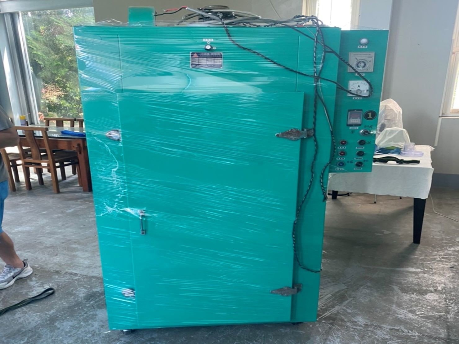 台北搬家公司推薦【榮福搬家公司】值得您來選擇:搬運乾燥機前先以膠膜將其從上到下反覆包裹,防塵、防水、防磨損。 台北搬家公司推薦【榮福搬家公司】值得您來選擇:搬運乾燥機前先以膠膜將其從上到下反覆包裹,防塵、防水、防磨損。