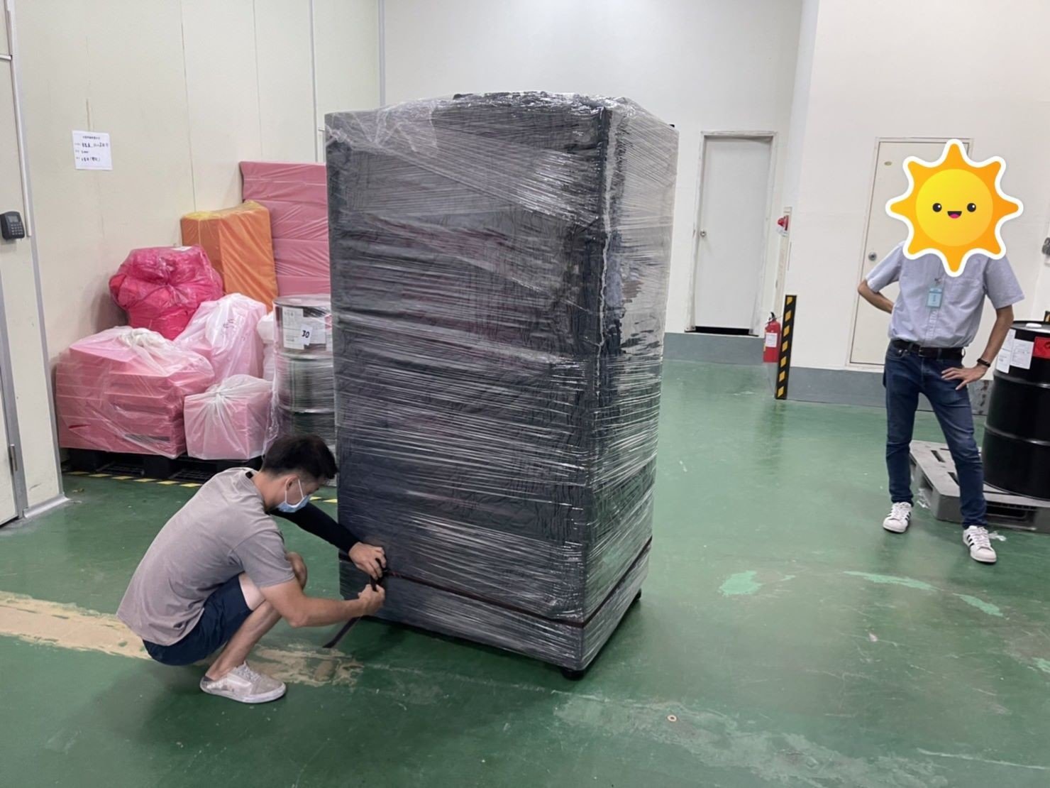 只需搬一件家具?搬運單一生財器具、儀器設備、販賣機、客製化設備、特殊重物推薦【榮福搬家】專業包裝防護搬運「細膩包裝手法、專業搬運技巧、用心服務、以客為尊」是榮福搬家公司的宗旨與精神。歡迎立即來電02-2651-2727專人服務。 只需搬一件家具?搬運單一生財器具、儀器設備、販賣機、客製化設備、特殊重物推薦【榮福搬家】專業包裝防護搬運「細膩包裝手法、專業搬運技巧、用心服務、以客為尊」是榮福搬家公司的宗旨與精神。歡迎立即來電02-2651-2727專人服務。