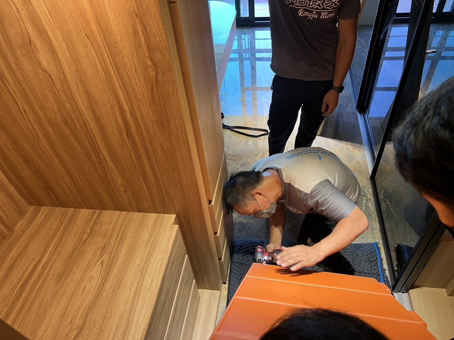 專搬公司行號保險箱、金庫,私人保險箱、金庫,搬家公司推薦、台北辦公室搬遷推薦【榮福搬家公司】台北公司行號金庫、保險箱搬遷、 南港公司行號金庫、保險箱搬遷、桃園公司行號金庫、保險箱搬遷、新北公司行號金庫、保險箱搬遷、基隆公司行號金庫、保險箱搬遷、特殊重物保險箱、金庫搬運、保險箱、金庫搬運、公司行號搬遷、台北公司行號金庫、保險箱清運、桃園公司行號金庫、保險箱清運、新北公司行號金庫、保險箱清運、政府機關搬遷、學校單位搬遷、精緻包裝、搬家紙箱、搬鐵櫃、搬保密文件、保密文件銷毀,針對顧客都秉持以用心實在專業搬家技巧,搬家實在用心值得您的信賴與選擇。歡迎來電咨詢02-2651-2727,榮福搬家有專員立即為您服務。 專搬公司行號保險箱、金庫,私人保險箱、金庫,搬家公司推薦、台北辦公室搬遷推薦【榮福搬家公司】台北公司行號金庫、保險箱搬遷、 南港公司行號金庫、保險箱搬遷、桃園公司行號金庫、保險箱搬遷、新北公司行號金庫、保險箱搬遷、基隆公司行號金庫、保險箱搬遷、特殊重物保險箱、金庫搬運、保險箱、金庫搬運、公司行號搬遷、台北公司行號金庫、保險箱清運、桃園公司行號金庫、保險箱清運、新北公司行號金庫、保險箱清運、政府機關搬遷、學校單位搬遷、精緻包裝、搬家紙箱、搬鐵櫃、搬保密文件、保密文件銷毀,針對顧客都秉持以用心實在專業搬家技巧,搬家實在用心值得您的信賴與選擇。歡迎來電咨詢02-2651-2727,榮福搬家有專員立即為您服務。