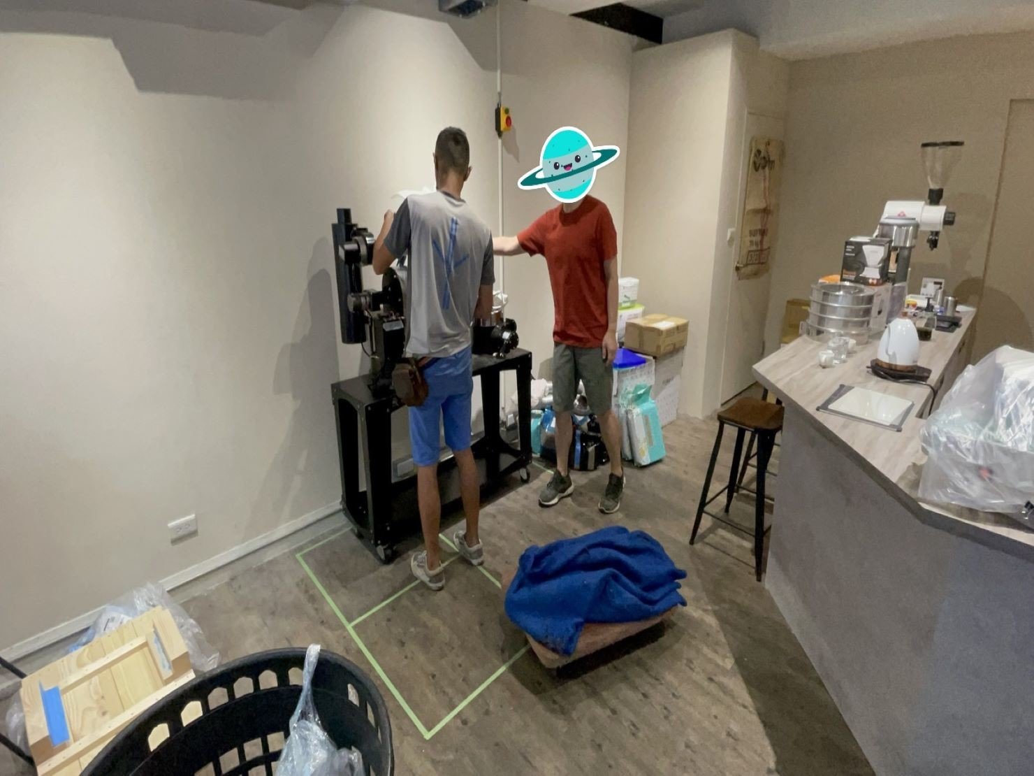 只需搬一件家具?搬運單一生財器具、營業用冰箱、【榮福搬家】餐飲集團撤櫃、百貨撤櫃、百貨餐飲撤櫃、撤櫃暫放倉儲、餐飲設備暫放倉儲、三門工作台冰箱、桌上型烘豆機、餐飲工作檯、營業用冰箱精緻包裝、營業用冰箱暫放倉儲、中島展示櫃精緻包裝、工作檯包裝,工作桌、長桌吧檯,台北搬家公司推薦:大台北搬家,精緻包裝搬運「細膩包裝、專業搬運、用心服務、以客為尊」是榮福搬家公司的宗旨與精神。歡迎立即來電02-2651-2727專人服務。 只需搬一件家具?搬運單一生財器具、營業用冰箱、【榮福搬家】餐飲集團撤櫃、百貨撤櫃、百貨餐飲撤櫃、撤櫃暫放倉儲、餐飲設備暫放倉儲、三門工作台冰箱、桌上型烘豆機、餐飲工作檯、營業用冰箱精緻包裝、營業用冰箱暫放倉儲、中島展示櫃精緻包裝、工作檯包裝,工作桌、長桌吧檯,台北搬家公司推薦:大台北搬家,精緻包裝搬運「細膩包裝、專業搬運、用心服務、以客為尊」是榮福搬家公司的宗旨與精神。歡迎立即來電02-2651-2727專人服務。