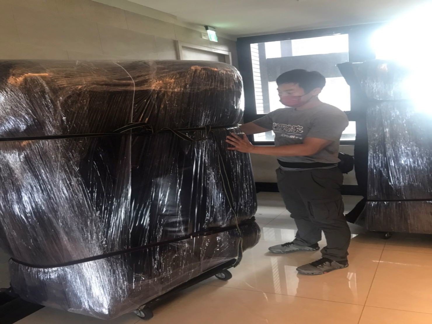 台北搬家單搬重物或少量家具∣南港搬家單搬重物或少量家具∣新北搬家單搬重物或少量家具∣雙北搬家單搬重物或少量家具∣汐止搬家單搬重物或少量家具∣五股搬家單搬重物或少量家具∣中永和搬家單搬重物或少量家具∣板橋搬家單搬重物或少量家具∣桃園搬家單搬重物或少量家具推薦【榮福搬家】屬專業搬家細膩運唯一首選,累積20年各式各樣特殊重物的搬運經驗,專業敏捷快速完成您的各項搬運任務。榮福搬家具備精緻包裝搬運「細膩包裝、專業搬運、用心服務、以客為尊」是榮福搬家公司的宗旨與精神。歡迎立即來電02-2651-2727專人服務。 台北搬家單搬重物或少量家具∣南港搬家單搬重物或少量家具∣新北搬家單搬重物或少量家具∣雙北搬家單搬重物或少量家具∣汐止搬家單搬重物或少量家具∣五股搬家單搬重物或少量家具∣中永和搬家單搬重物或少量家具∣板橋搬家單搬重物或少量家具∣桃園搬家單搬重物或少量家具推薦【榮福搬家】屬專業搬家細膩運唯一首選,累積20年各式各樣特殊重物的搬運經驗,專業敏捷快速完成您的各項搬運任務。榮福搬家具備精緻包裝搬運「細膩包裝、專業搬運、用心服務、以客為尊」是榮福搬家公司的宗旨與精神。歡迎立即來電02-2651-2727專人服務。