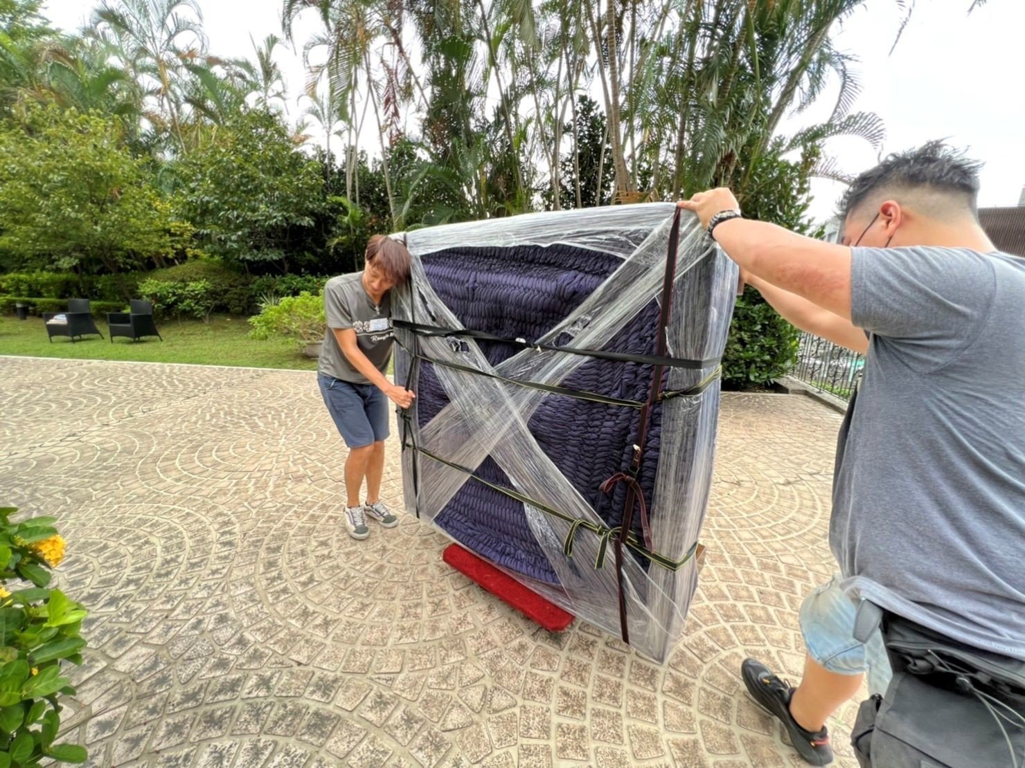 台北搬家吊掛搬運∣南港搬家吊掛搬運∣新北搬家吊掛搬運∣雙北搬家吊掛搬運∣汐止搬家吊掛搬運∣五股搬家吊掛搬運∣中永和搬家吊掛搬運∣板橋搬家吊掛搬運∣桃園搬家吊掛搬運推薦【榮福搬家】屬專業搬家細膩運唯一首選,累積20年各式各樣特殊重物的搬運經驗,專業敏捷快速完成您的各項搬運任務。榮福搬家具備精緻包裝搬運「細膩包裝、專業搬運、用心服務、以客為尊」是榮福搬家公司的宗旨與精神。歡迎立即來電02-2651-2727專人服務。 台北搬家吊掛搬運∣南港搬家吊掛搬運∣新北搬家吊掛搬運∣雙北搬家吊掛搬運∣汐止搬家吊掛搬運∣五股搬家吊掛搬運∣中永和搬家吊掛搬運∣板橋搬家吊掛搬運∣桃園搬家吊掛搬運推薦【榮福搬家】屬專業搬家細膩運唯一首選,累積20年各式各樣特殊重物的搬運經驗,專業敏捷快速完成您的各項搬運任務。榮福搬家具備精緻包裝搬運「細膩包裝、專業搬運、用心服務、以客為尊」是榮福搬家公司的宗旨與精神。歡迎立即來電02-2651-2727專人服務。