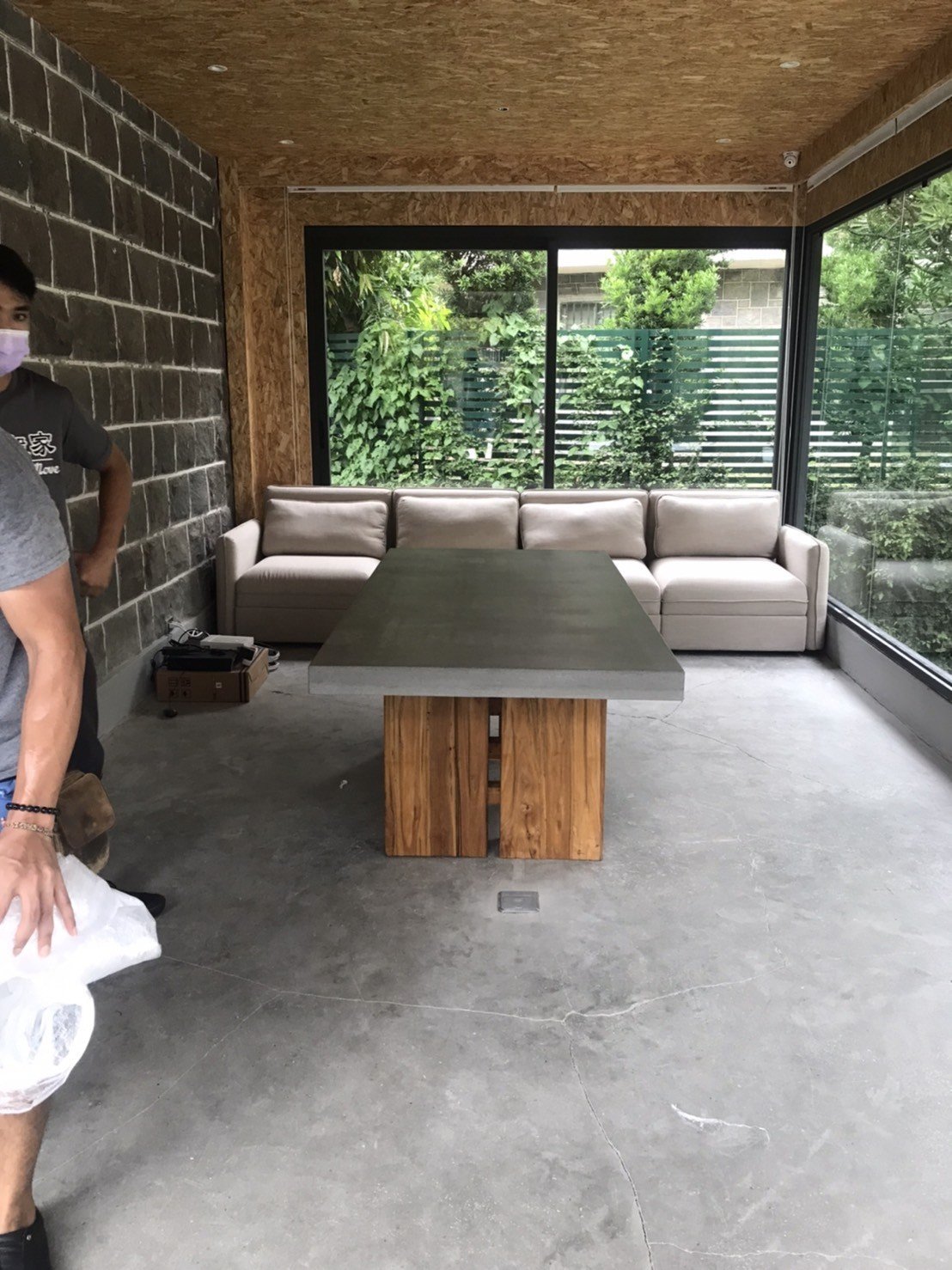 特殊搬運、搬重物【榮福搬家公司】單一家具搬運、清水模辦公桌、清水模餐桌、進口餐桌-水泥桌面長桌、專業搬運、組裝定位、進口原木餐桌、美術館搬遷、300公斤餐桌搬運、跨縣市搬家、搬工計時、人力搬運、搬家首選、吊掛搬運、特殊重物搬運、專搬重物、搬重物技巧、新北搬家公司推薦、搬家車、搬家公司、基隆搬家、南港搬家、桃園搬家公司推薦、台北搬家公司推薦:大台北搬家,精緻包裝搬運「細膩包裝、專業搬運、用心服務、以客為尊」是榮福搬家公司的宗旨與精神。歡迎立即來電02-2651-2727專人服務。 特殊搬運、搬重物【榮福搬家公司】單一家具搬運、清水模辦公桌、清水模餐桌、進口餐桌-水泥桌面長桌、專業搬運、組裝定位、進口原木餐桌、美術館搬遷、300公斤餐桌搬運、跨縣市搬家、搬工計時、人力搬運、搬家首選、吊掛搬運、特殊重物搬運、專搬重物、搬重物技巧、新北搬家公司推薦、搬家車、搬家公司、基隆搬家、南港搬家、桃園搬家公司推薦、台北搬家公司推薦:大台北搬家,精緻包裝搬運「細膩包裝、專業搬運、用心服務、以客為尊」是榮福搬家公司的宗旨與精神。歡迎立即來電02-2651-2727專人服務。