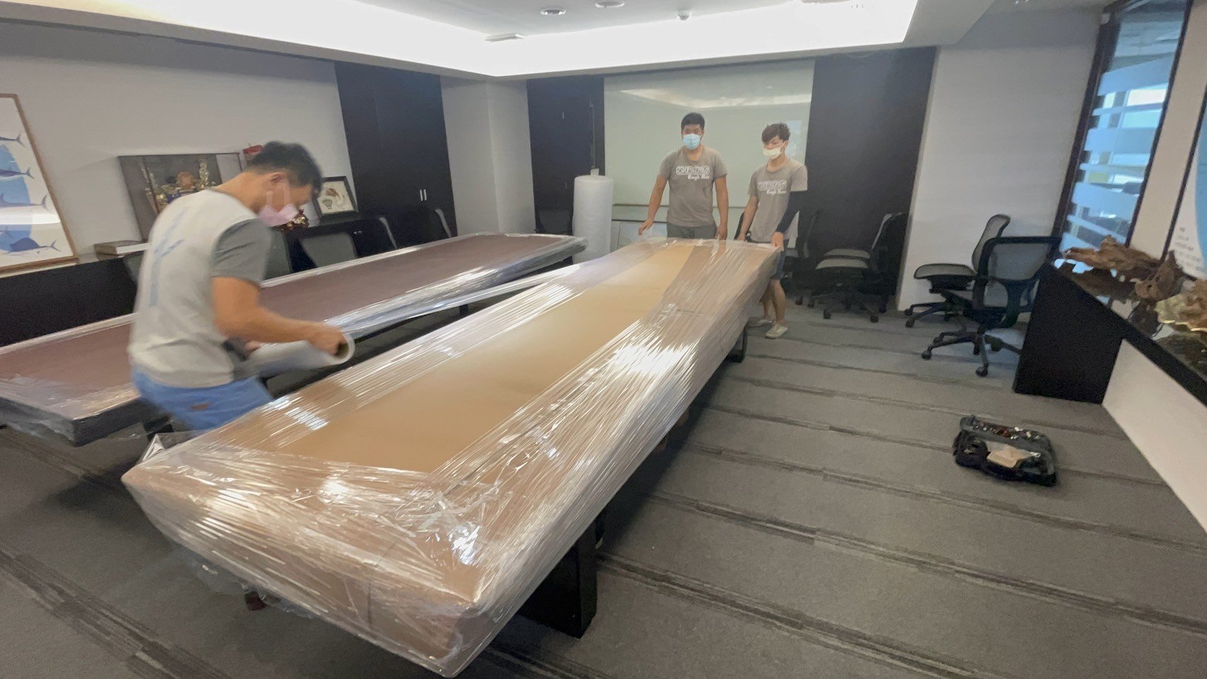 只需搬一件家具?搬運單一家具【榮福搬家公司】大型實木會議桌、雕刻品、木雕神像、木雕刻藝術品、按摩椅搬運、搬神明桌、家庭搬家、跨縣市搬家、搬工計時、專業吊掛搬運、搬搬家首選、特殊重物搬運、專搬重物、搬重物技巧、新北搬家公司推薦、搬家車、搬家公司、基隆搬家、南港搬家、桃園搬家公司推薦、台北搬家公司推薦:大台北搬家,精緻包裝搬運「細膩包裝、專業搬運、用心服務、以客為尊」是榮福搬家公司的宗旨與精神。歡迎立即來電02-2651-2727專人服務。 只需搬一件家具?搬運單一家具【榮福搬家公司】大型實木會議桌、雕刻品、木雕神像、木雕刻藝術品、按摩椅搬運、搬神明桌、家庭搬家、跨縣市搬家、搬工計時、專業吊掛搬運、搬搬家首選、特殊重物搬運、專搬重物、搬重物技巧、新北搬家公司推薦、搬家車、搬家公司、基隆搬家、南港搬家、桃園搬家公司推薦、台北搬家公司推薦:大台北搬家,精緻包裝搬運「細膩包裝、專業搬運、用心服務、以客為尊」是榮福搬家公司的宗旨與精神。歡迎立即來電02-2651-2727專人服務。