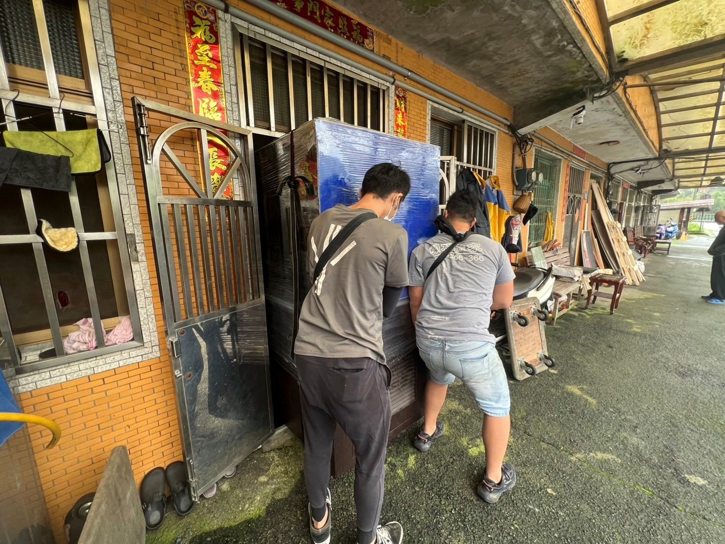 台北搬運7尺魚缸∣南港搬運7尺魚缸∣新北搬運7尺魚缸∣雙北搬運7尺魚缸∣汐止搬運7尺魚缸∣中永和搬運7尺魚缸∣板橋搬運7尺魚缸∣五股搬運7尺魚缸∣基隆搬運7尺魚缸∣桃園搬運7尺魚缸∣專業搬7尺魚缸【榮福搬家公司】具專業團隊擁有精緻包裝組及重物搬運組,能依據業主、顧客需求分派其專業團隊組,進行各尺魚缸專業安全搬運服務;給予最優質、放心各項搬家、搬運需求。 台北搬運7尺魚缸∣南港搬運7尺魚缸∣新北搬運7尺魚缸∣雙北搬運7尺魚缸∣汐止搬運7尺魚缸∣中永和搬運7尺魚缸∣板橋搬運7尺魚缸∣五股搬運7尺魚缸∣基隆搬運7尺魚缸∣桃園搬運7尺魚缸∣專業搬7尺魚缸【榮福搬家公司】具專業團隊擁有精緻包裝組及重物搬運組,能依據業主、顧客需求分派其專業團隊組,進行各尺魚缸專業安全搬運服務;給予最優質、放心各項搬家、搬運需求。
