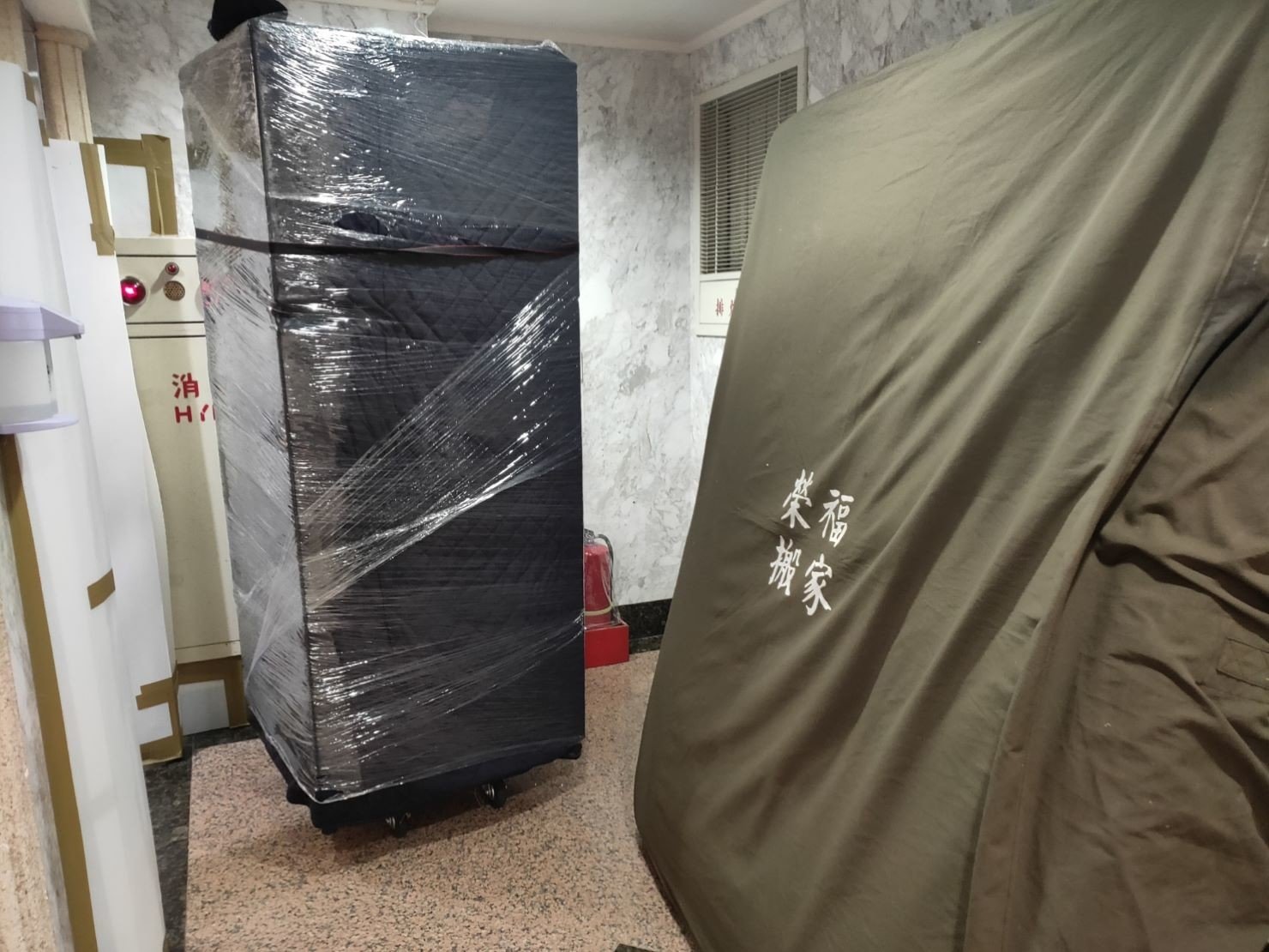 搬家公司推薦、新北搬家推薦【榮福搬家公司】南港搬家、桃園搬家公司推薦、台北搬家公司推薦、搬家具、冰箱搬運、基隆搬家、搬家電、床墊搬運、大型家具搬運、單件家具運送、跨縣市搬家、搬家首選、搬公司行號、家庭搬家、搬鋼琴、搬工、搬運、搬家紙箱、吊家具搬運、沙發搬運、衣櫃搬運、拆裝家具,針對顧客都秉持以用心實在專業搬家技巧,搬家實在用心值得您的信賴與選擇。優質搬家,包裝搬運「細膩包裝、專業搬運、用心服務、以客為尊」是榮福搬家公司的宗旨與精神。歡迎立即來電02-2651-2727專人服務。系統式家具拆裝找專業的榮福搬家就對了。 搬家公司推薦、新北搬家推薦【榮福搬家公司】南港搬家、桃園搬家公司推薦、台北搬家公司推薦、搬家具、冰箱搬運、基隆搬家、搬家電、床墊搬運、大型家具搬運、單件家具運送、跨縣市搬家、搬家首選、搬公司行號、家庭搬家、搬鋼琴、搬工、搬運、搬家紙箱、吊家具搬運、沙發搬運、衣櫃搬運、拆裝家具,針對顧客都秉持以用心實在專業搬家技巧,搬家實在用心值得您的信賴與選擇。優質搬家,包裝搬運「細膩包裝、專業搬運、用心服務、以客為尊」是榮福搬家公司的宗旨與精神。歡迎立即來電02-2651-2727專人服務。系統式家具拆裝找專業的榮福搬家就對了。