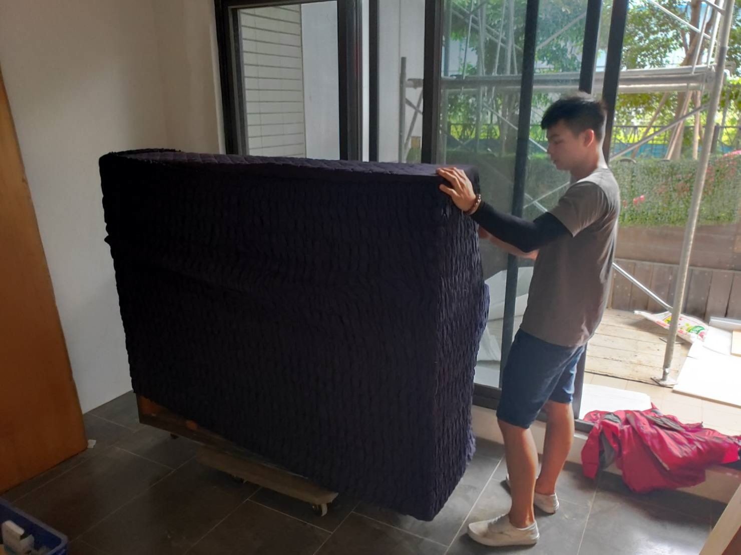 重物搬運中搬鋼琴推薦【榮福搬家】搬鋼琴公司給您最有品質、最安全的搬運服務搬運顧客的鋼琴已包袱膠膜並且加強防護套上日式伸縮保護套安全送達新家裝潢好新居內。 重物搬運中搬鋼琴推薦【榮福搬家】搬鋼琴公司給您最有品質、最安全的搬運服務搬運顧客的鋼琴已包袱膠膜並且加強防護套上日式伸縮保護套安全送達新家裝潢好新居內。
