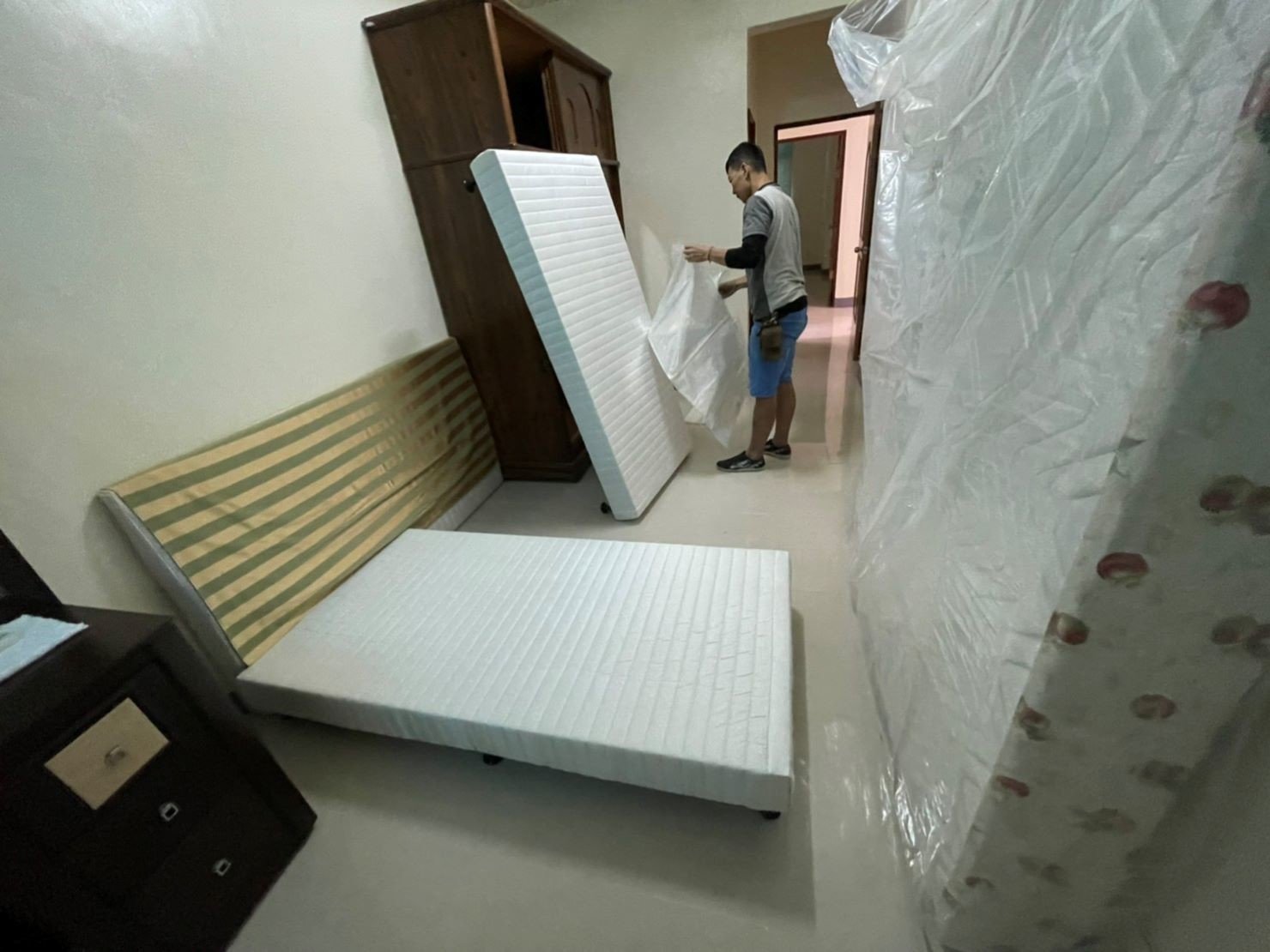搬家公司推薦、新北搬家推薦【榮福搬家公司】南港搬家、桃園搬家公司推薦、台北搬家公司推薦、搬家具、冰箱搬運、基隆搬家、搬家電、床墊搬運、搬公司行號、家庭搬家、搬鋼琴、搬工、搬運、搬家紙箱、跨縣市搬家、家具搬運、搬冰箱、搬床墊、搬家車、搬家、搬家估價、搬家首選、搬遷,針對顧客都秉持以用心實在專業搬家技巧,搬家實在用心值得您的信賴與選擇。歡迎來電咨詢02-2651-2727,榮福搬家有專員立即為您服務。 搬家公司推薦、新北搬家推薦【榮福搬家公司】南港搬家、桃園搬家公司推薦、台北搬家公司推薦、搬家具、冰箱搬運、基隆搬家、搬家電、床墊搬運、搬公司行號、家庭搬家、搬鋼琴、搬工、搬運、搬家紙箱、跨縣市搬家、家具搬運、搬冰箱、搬床墊、搬家車、搬家、搬家估價、搬家首選、搬遷,針對顧客都秉持以用心實在專業搬家技巧,搬家實在用心值得您的信賴與選擇。歡迎來電咨詢02-2651-2727,榮福搬家有專員立即為您服務。