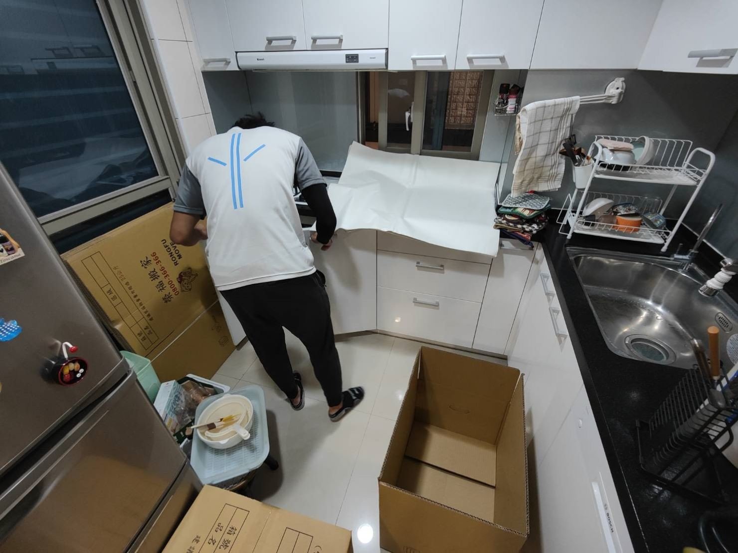 專人打包、搬家公司推薦、新北搬家公司推薦【榮福搬家公司】基隆搬家、南港搬家、桃園搬家公司推薦、家庭搬家、精緻搬家、精緻包裝、打包裝箱、跨縣市搬家、搬工計時、人工搬運、床墊搬運、冰箱搬運、搬家具、搬家首選、搬家紙箱、氣泡捲、膠膜、黃色透明膠帶、大型家具搬運、搬木製家具、搬大理石桌、台北搬家公司推薦:大台北搬家,精緻包裝搬運「細膩包裝、專業搬運、用心服務、以客為尊」是榮福搬家公司的宗旨與精神。歡迎立即來電02-2651-2727專人服務。 專人打包、搬家公司推薦、新北搬家公司推薦【榮福搬家公司】基隆搬家、南港搬家、桃園搬家公司推薦、家庭搬家、精緻搬家、精緻包裝、打包裝箱、跨縣市搬家、搬工計時、人工搬運、床墊搬運、冰箱搬運、搬家具、搬家首選、搬家紙箱、氣泡捲、膠膜、黃色透明膠帶、大型家具搬運、搬木製家具、搬大理石桌、台北搬家公司推薦:大台北搬家,精緻包裝搬運「細膩包裝、專業搬運、用心服務、以客為尊」是榮福搬家公司的宗旨與精神。歡迎立即來電02-2651-2727專人服務。