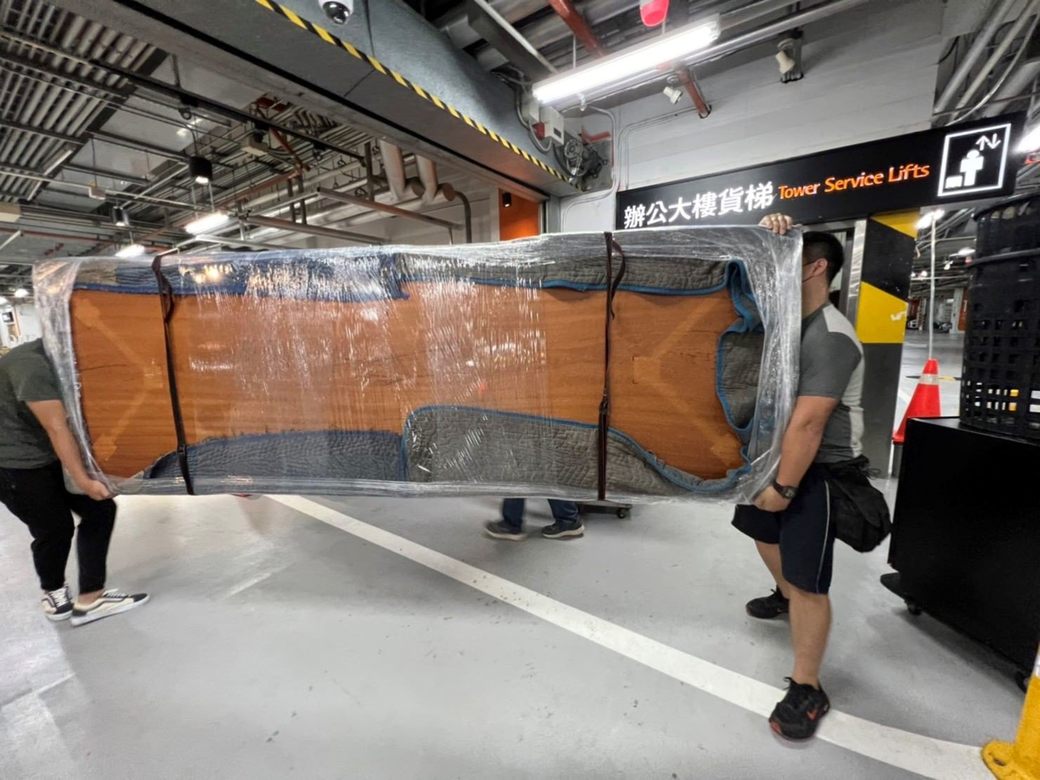 搬家公司推薦、台北搬家推薦【榮福搬家公司】南港辦公室搬遷、桃園辦公室搬遷、新北辦公室搬遷、基隆辦公室搬遷、台北辦公室搬遷、公司行號大型家具搬運、公司行號櫃台搬運、茶水間吧檯搬運、大型會議桌搬運、大型實木桌搬遷、辦公椅搬運、機櫃搬運、辦公室遷移、個人辦公室搬遷、事務所搬遷、公司行號搬遷、政府機關搬遷、學校單位搬遷、辦公室專人打包裝箱、辦公文件專人打包裝箱分類、搬家紙箱、搬鐵櫃、搬保密文件、保密文件銷毀、搬工計時、搬工服務、人力搬運,針對顧客都秉持以用心實在專業搬家技巧,搬家實在用心值得您的信賴與選擇。歡迎來電咨詢02-2651-2727,榮福搬家有專員立即為您服務。 搬家公司推薦、台北搬家推薦【榮福搬家公司】南港辦公室搬遷、桃園辦公室搬遷、新北辦公室搬遷、基隆辦公室搬遷、台北辦公室搬遷、公司行號大型家具搬運、公司行號櫃台搬運、茶水間吧檯搬運、大型會議桌搬運、大型實木桌搬遷、辦公椅搬運、機櫃搬運、辦公室遷移、個人辦公室搬遷、事務所搬遷、公司行號搬遷、政府機關搬遷、學校單位搬遷、辦公室專人打包裝箱、辦公文件專人打包裝箱分類、搬家紙箱、搬鐵櫃、搬保密文件、保密文件銷毀、搬工計時、搬工服務、人力搬運,針對顧客都秉持以用心實在專業搬家技巧,搬家實在用心值得您的信賴與選擇。歡迎來電咨詢02-2651-2727,榮福搬家有專員立即為您服務。