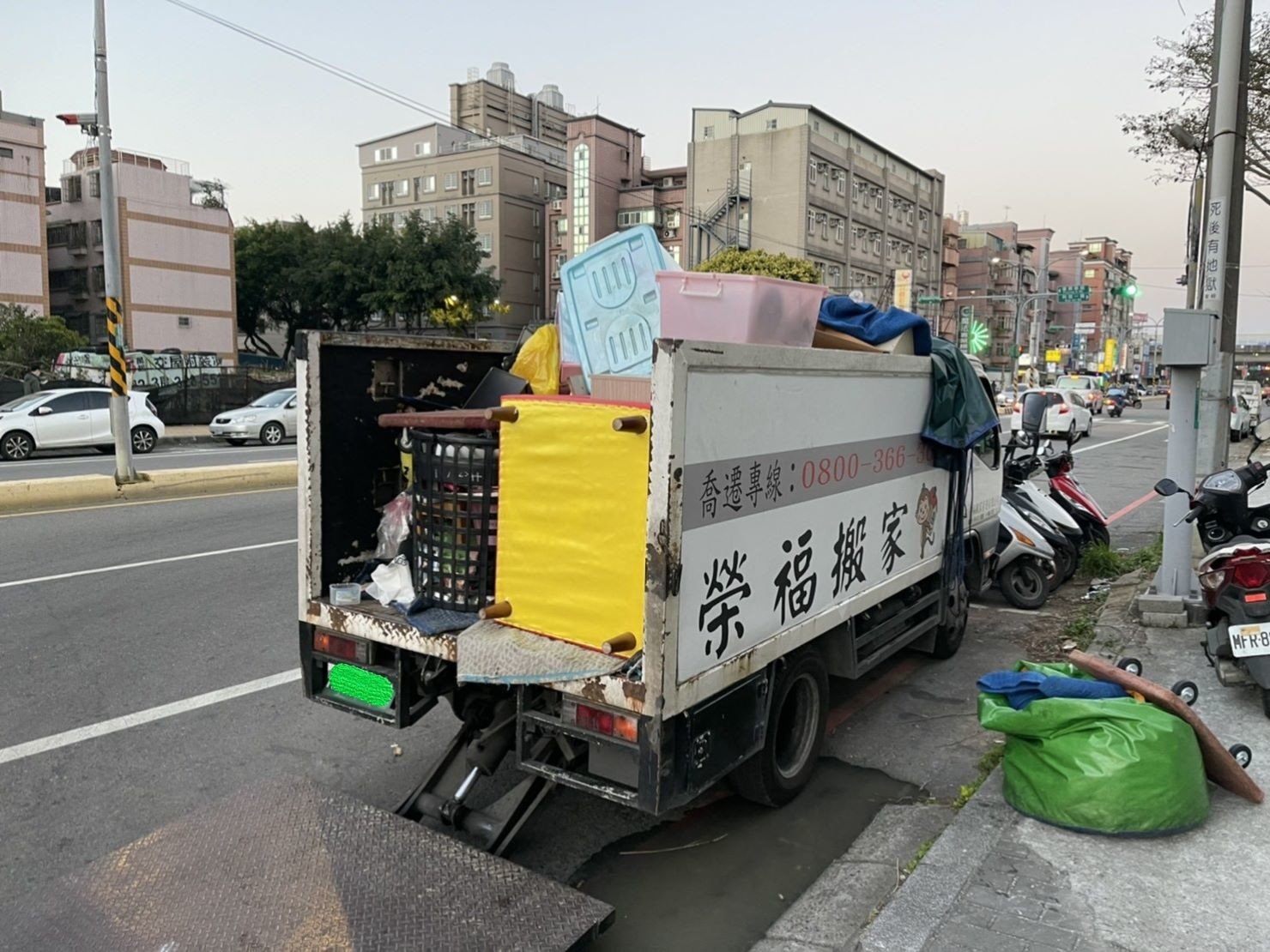 搬家公司推薦、新北搬家推薦【榮福搬家公司】南港搬家、桃園搬家公司推薦、台北搬家公司推薦、廢棄家具處理、廢棄家具清運、家庭廢棄物清運、清運、搬家、家具垃圾清運、垃圾廢棄處理、垃圾廢棄清運、搬家具、大型家具搬運、冰箱搬運、基隆搬家、搬家電、床墊搬運、搬公司行號、跨縣市搬家、家庭搬家、搬鋼琴、搬工、搬運、搬家紙箱,針對顧客都秉持以用心實在專業搬家技巧,搬家實在用心值得您的信賴與選擇。歡迎來電咨詢02-2651-2727,榮福搬家有專員立即為您服務。 搬家公司推薦、新北搬家推薦【榮福搬家公司】南港搬家、桃園搬家公司推薦、台北搬家公司推薦、廢棄家具處理、廢棄家具清運、家庭廢棄物清運、清運、搬家、家具垃圾清運、垃圾廢棄處理、垃圾廢棄清運、搬家具、大型家具搬運、冰箱搬運、基隆搬家、搬家電、床墊搬運、搬公司行號、跨縣市搬家、家庭搬家、搬鋼琴、搬工、搬運、搬家紙箱,針對顧客都秉持以用心實在專業搬家技巧,搬家實在用心值得您的信賴與選擇。歡迎來電咨詢02-2651-2727,榮福搬家有專員立即為您服務。
