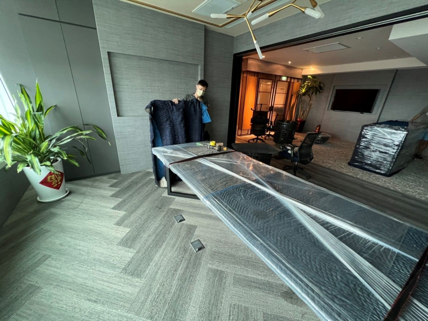 搬家公司推薦、台北搬家推薦【榮福搬家公司】南港辦公室搬遷、桃園辦公室搬遷、新北辦公室搬遷、基隆辦公室搬遷、台北辦公室搬遷、公司行號大型家具搬運、公司行號櫃台搬運、茶水間吧檯搬運、大型會議桌搬運、大型實木桌搬遷、辦公椅搬運、機櫃搬運、辦公室遷移、個人辦公室搬遷、事務所搬遷、公司行號搬遷、政府機關搬遷、學校單位搬遷、辦公室專人打包裝箱、辦公文件專人打包裝箱分類、搬家紙箱、搬鐵櫃、搬保密文件、保密文件銷毀、搬工計時、搬工服務、人力搬運,針對顧客都秉持以用心實在專業搬家技巧,搬家實在用心值得您的信賴與選擇。歡迎來電咨詢02-2651-2727,榮福搬家有專員立即為您服務。 搬家公司推薦、台北搬家推薦【榮福搬家公司】南港辦公室搬遷、桃園辦公室搬遷、新北辦公室搬遷、基隆辦公室搬遷、台北辦公室搬遷、公司行號大型家具搬運、公司行號櫃台搬運、茶水間吧檯搬運、大型會議桌搬運、大型實木桌搬遷、辦公椅搬運、機櫃搬運、辦公室遷移、個人辦公室搬遷、事務所搬遷、公司行號搬遷、政府機關搬遷、學校單位搬遷、辦公室專人打包裝箱、辦公文件專人打包裝箱分類、搬家紙箱、搬鐵櫃、搬保密文件、保密文件銷毀、搬工計時、搬工服務、人力搬運,針對顧客都秉持以用心實在專業搬家技巧,搬家實在用心值得您的信賴與選擇。歡迎來電咨詢02-2651-2727,榮福搬家有專員立即為您服務。