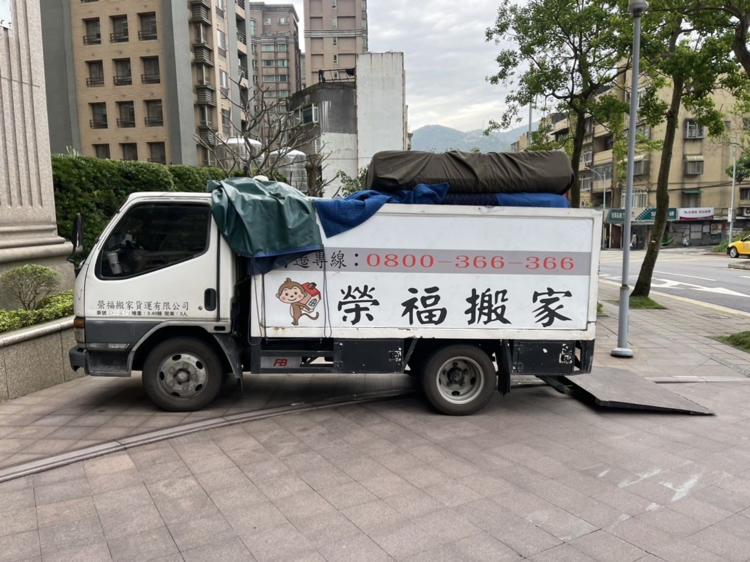 搬家公司推薦、新北搬家公司推薦【榮福搬家公司】口碑第一、搬家首選、南港搬家、桃園搬家公司推薦、台北搬家公司推薦、搬衣櫃、搬大型家具、搬家具、冰箱搬運、搬洗衣機、基隆搬家、搬家電、床墊搬運、搬金庫、搬保險櫃、搬公司行號、大型廚具搬運、各式各樣機台搬運、搬冷凍櫃、搬運動器材、店面搬遷、廠房遷移、百貨專櫃進撤櫃、家庭搬家、搬鋼琴、搬工計時、搬工服務、人力搬運、搬運、跨縣市搬家、重物搬運、魚缸搬運、搬按摩椅、搬電動醫療床、搬神桌、單件家具運送、吊家具搬運、搬家紙箱,針對顧客都秉持以用心實在專業搬家技巧,搬家實在用心值得您的信賴與選擇。歡迎來電咨詢02-2651-2727,榮福搬家有專員立即為您服務。系統式家具拆裝找專業的榮福搬家就對了。 搬家公司推薦、新北搬家公司推薦【榮福搬家公司】口碑第一、搬家首選、南港搬家、桃園搬家公司推薦、台北搬家公司推薦、搬衣櫃、搬大型家具、搬家具、冰箱搬運、搬洗衣機、基隆搬家、搬家電、床墊搬運、搬金庫、搬保險櫃、搬公司行號、大型廚具搬運、各式各樣機台搬運、搬冷凍櫃、搬運動器材、店面搬遷、廠房遷移、百貨專櫃進撤櫃、家庭搬家、搬鋼琴、搬工計時、搬工服務、人力搬運、搬運、跨縣市搬家、重物搬運、魚缸搬運、搬按摩椅、搬電動醫療床、搬神桌、單件家具運送、吊家具搬運、搬家紙箱,針對顧客都秉持以用心實在專業搬家技巧,搬家實在用心值得您的信賴與選擇。歡迎來電咨詢02-2651-2727,榮福搬家有專員立即為您服務。系統式家具拆裝找專業的榮福搬家就對了。