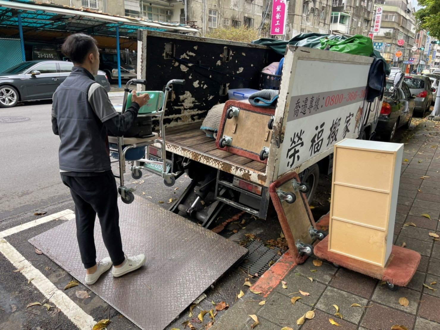 搬家公司推薦、新北搬家推薦【榮福搬家公司】南港搬家、桃園搬家公司推薦、台北搬家公司推薦、單件家具運送、搬醫療床、搬家具、冰箱搬運、基隆搬家、搬大型家電、床墊搬運、搬公司行號、家庭搬家、重物搬運、電動床搬運、搬鋼琴、醫療電動床搬運、搬工計時、搬運、人工搬運、大型家具搬運、家具拆裝、跨縣市搬家、搬家估價,針對顧客都秉持以用心實在專業搬家技巧,搬家實在用心值得您的信賴與選擇。歡迎來電咨詢02-2651-2727,榮福搬家有專員立即為您服務。 搬家公司推薦、新北搬家推薦【榮福搬家公司】南港搬家、桃園搬家公司推薦、台北搬家公司推薦、單件家具運送、搬醫療床、搬家具、冰箱搬運、基隆搬家、搬大型家電、床墊搬運、搬公司行號、家庭搬家、重物搬運、電動床搬運、搬鋼琴、醫療電動床搬運、搬工計時、搬運、人工搬運、大型家具搬運、家具拆裝、跨縣市搬家、搬家估價,針對顧客都秉持以用心實在專業搬家技巧,搬家實在用心值得您的信賴與選擇。歡迎來電咨詢02-2651-2727,榮福搬家有專員立即為您服務。